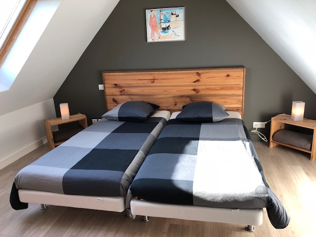 Chambre lit double appartement Armen ile de sein